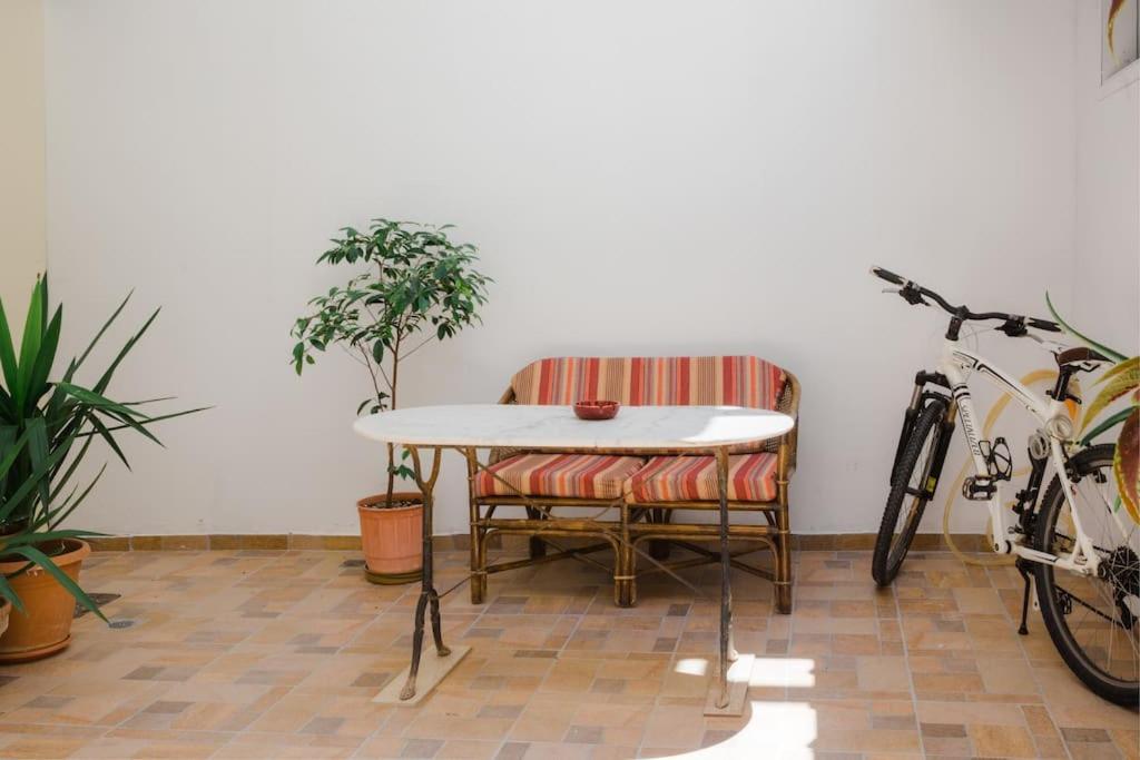 Renovated, Open And Functional Old City House Ираклио Екстериор снимка