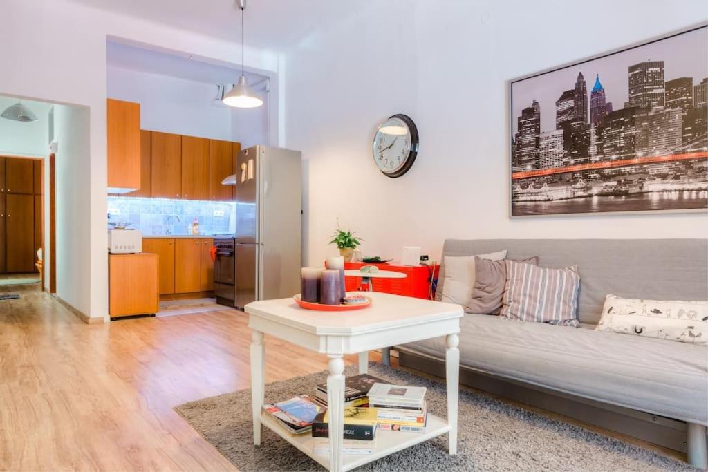 Renovated, Open And Functional Old City House Ираклио Екстериор снимка